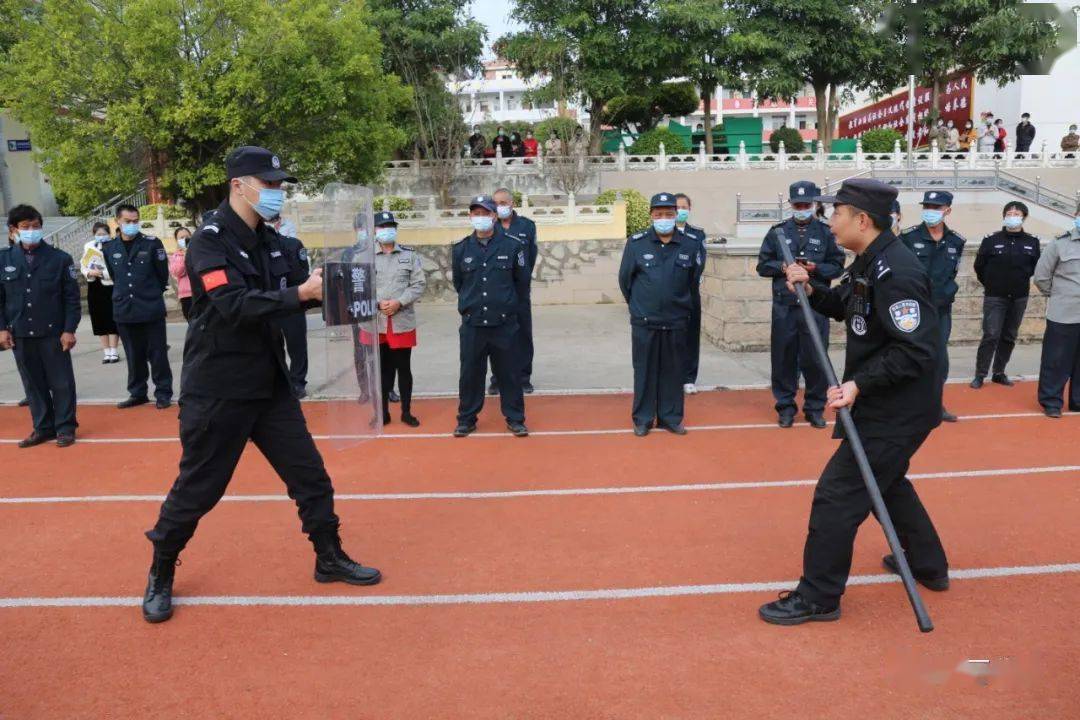 我為群眾辦實事北岸舉行學校安全員保安員全員培訓暨北岸公安懇談會