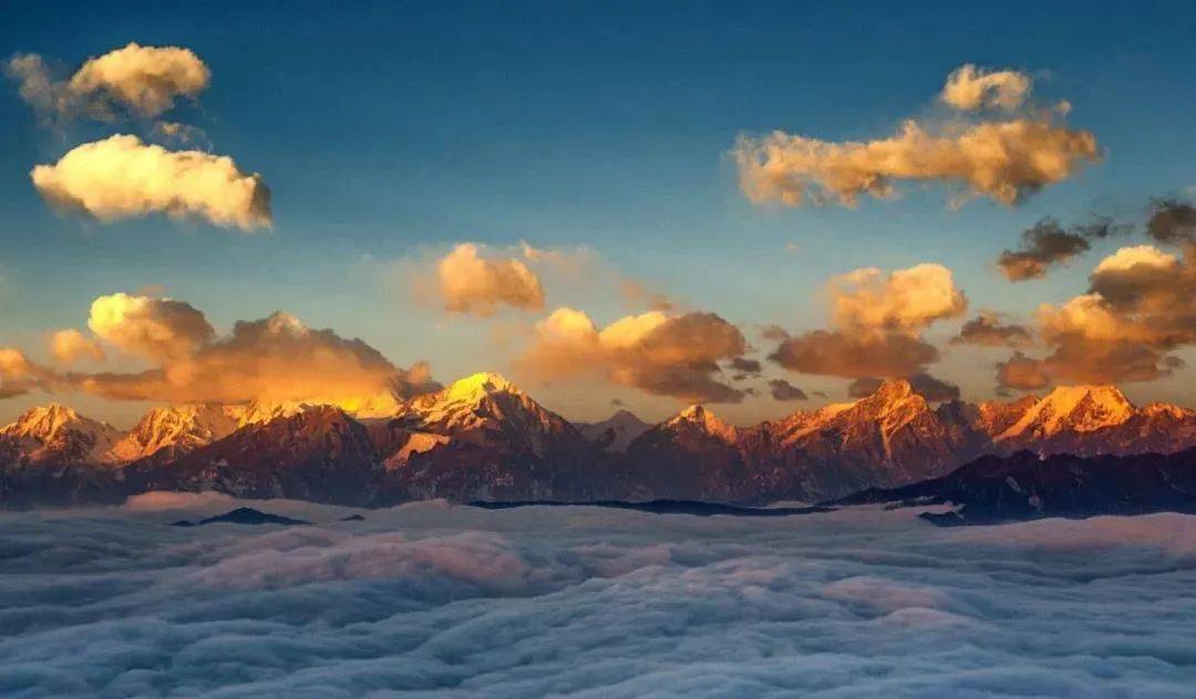 不得不说,牛背山的六绝 云海,夕阳,日出,日照金山,佛光,星轨,每一样