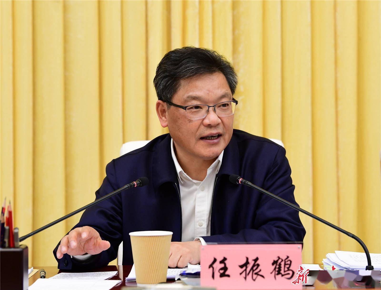 11月25日,省委副书记,省长任振鹤主持召开省政府务虚会议,分析今年