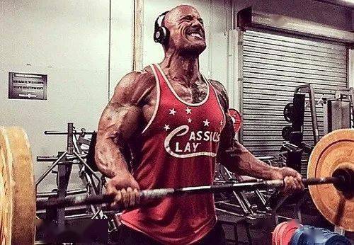 Sean|作死小伙挑战巨石强森5000卡饮食，结果吃到吐了......