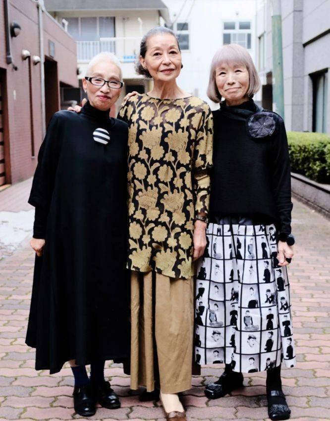 气质女性穿搭老年人 ec327953314a4b3f9de3e750e08716eb.jpeg