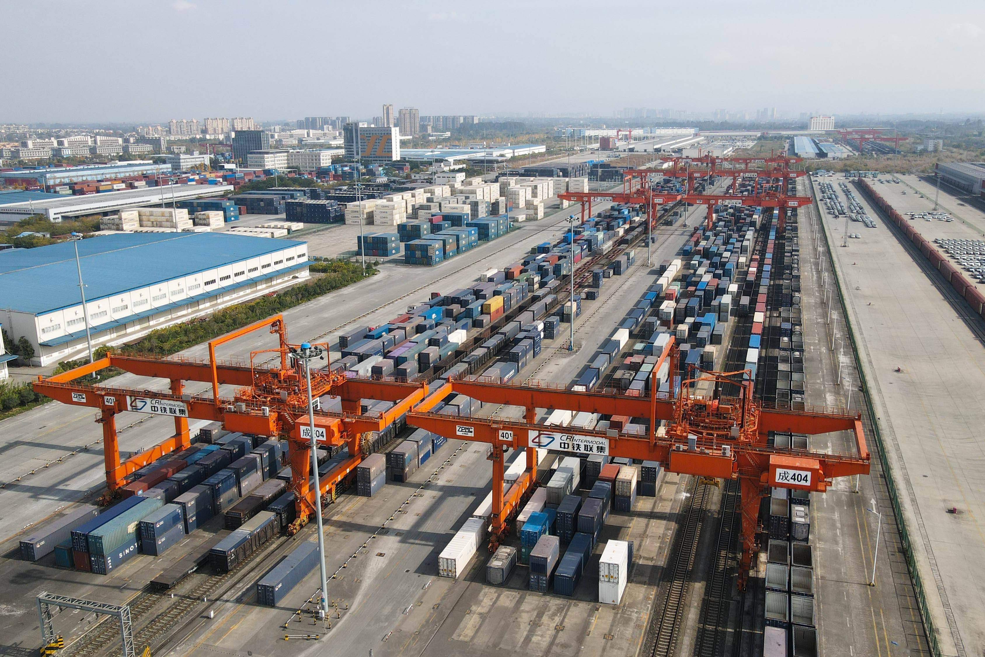 这是11月23日拍摄的成都国际铁路港(无人机照片).