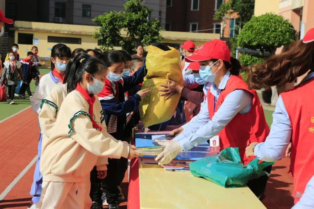 閒置衣物募集捐贈公益活動,為雲南邊遠貧困山區的家庭送去冬日的溫暖