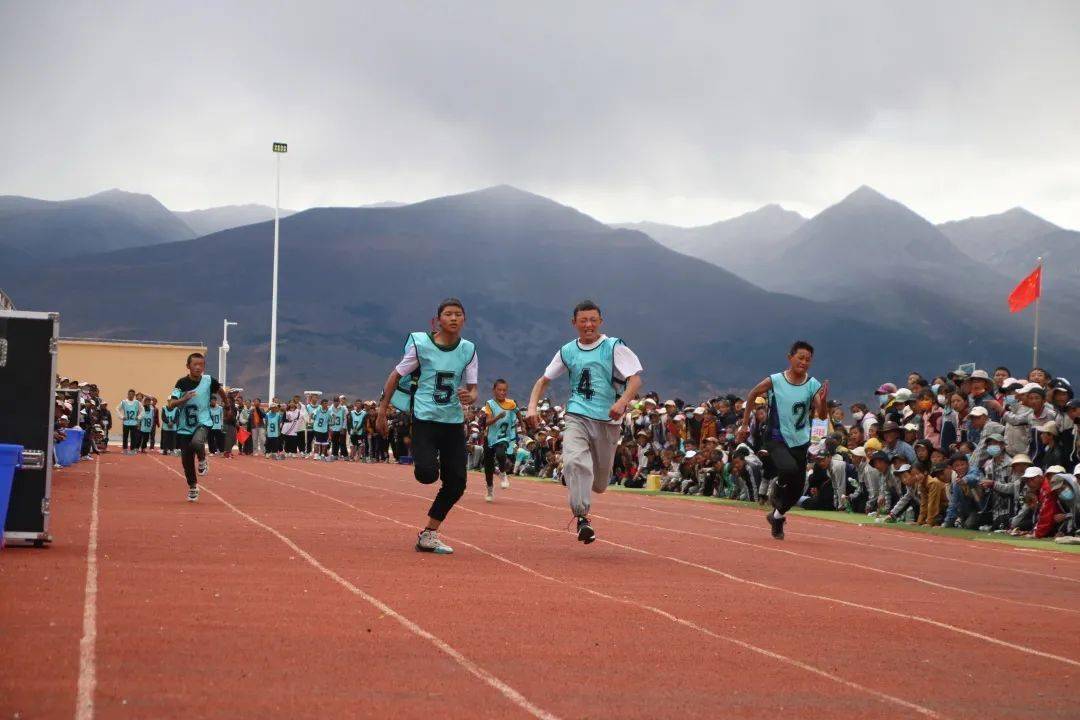 "双减"政策出台以来,理塘县第二中学认真落实工作部署安排,将减负提质