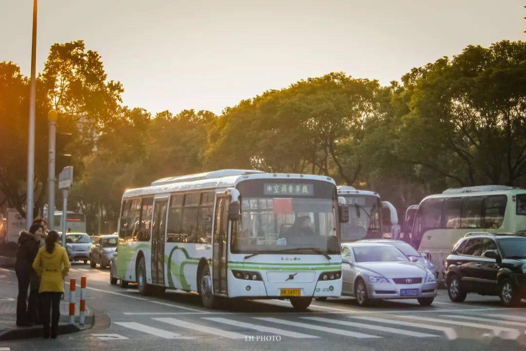 松莘線區間(新橋火車站63 外環路地鐵站),現更名為125路蓮莊專線