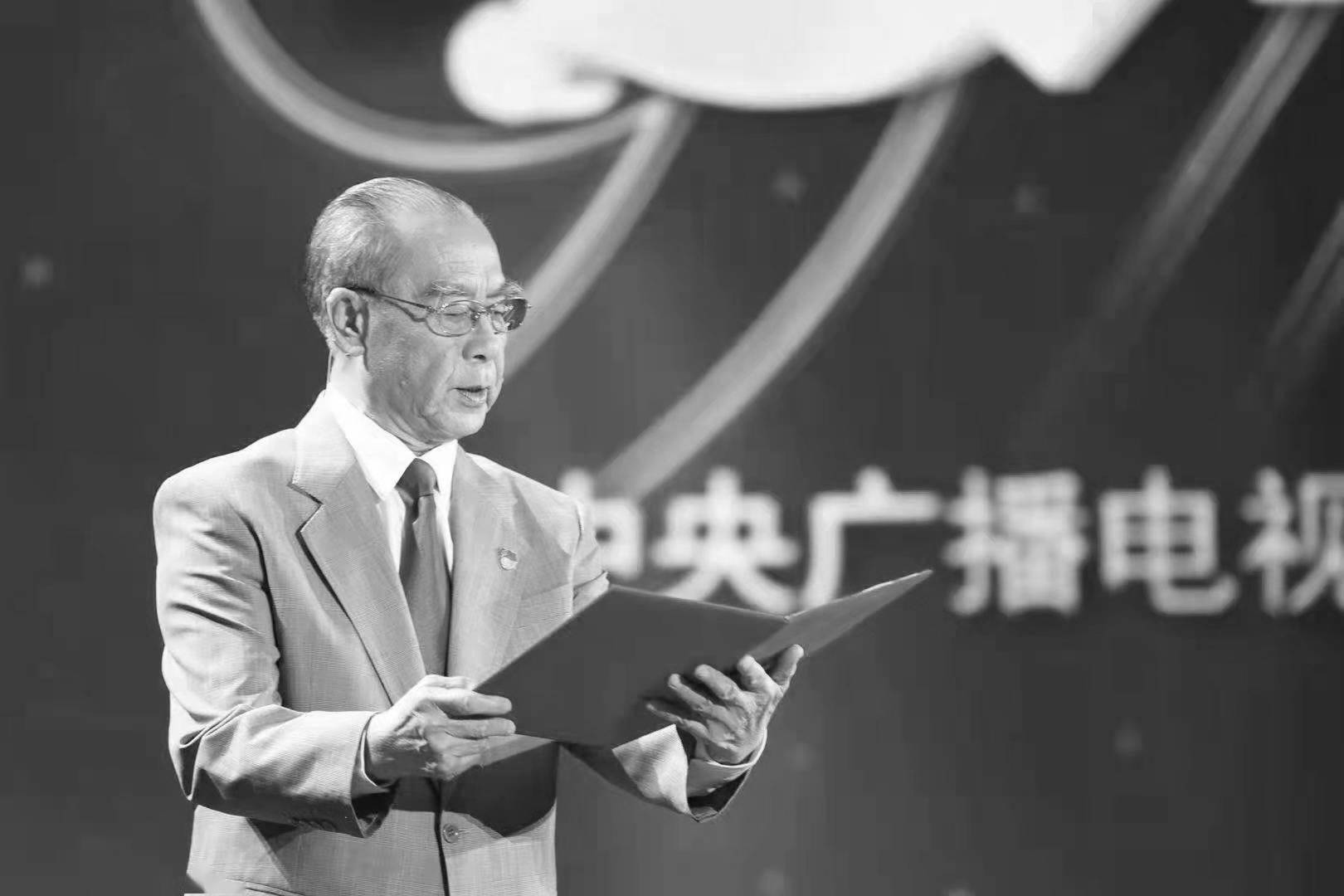 方明同志一生致力于广播播音主持的探索节目主持收放自如风格大气凝重