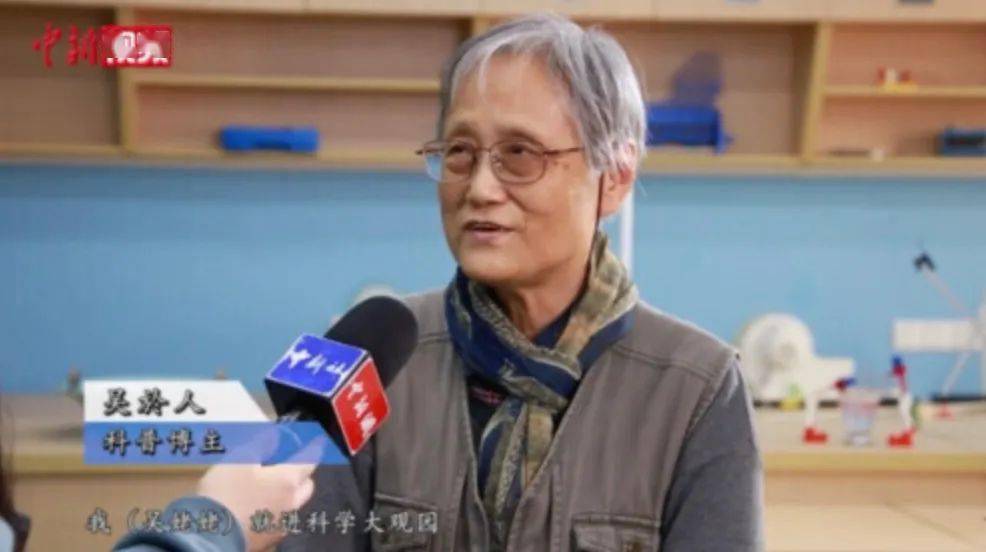 72岁硬核姥姥退休后走红，吸粉百万，真实身份曝光：她可不简单！