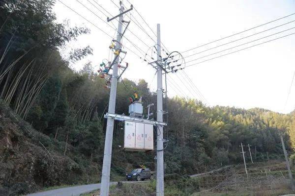 金洞:农村电网升级 老百姓用上幸福电