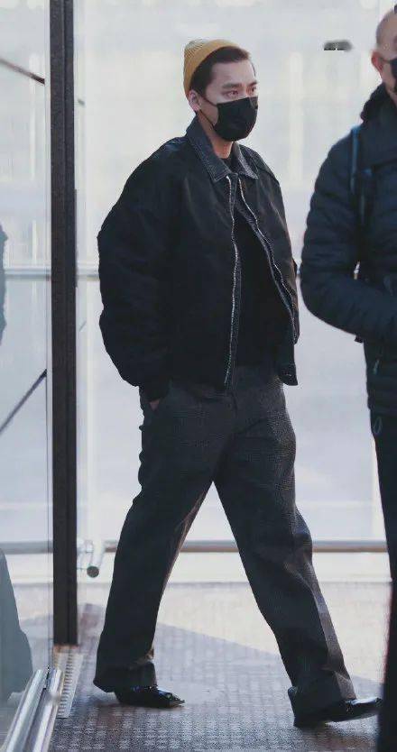 西裤 不论多冷,一进屋就恢复辣妹风