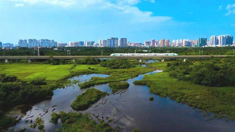 "发现最美铁路·感受环岛高铁魅力"活动在海口启动