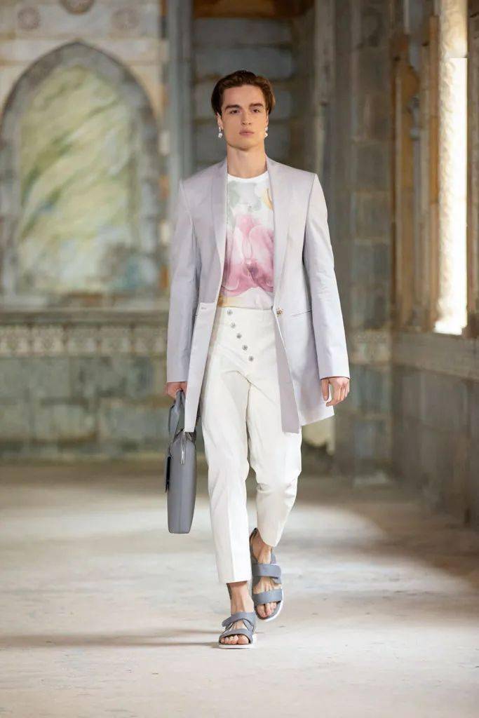 秀场【秀场】2022 春夏成衣系列 – GEORGES HOBEIKA