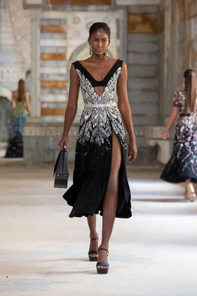 秀场【秀场】2022 春夏成衣系列 – GEORGES HOBEIKA