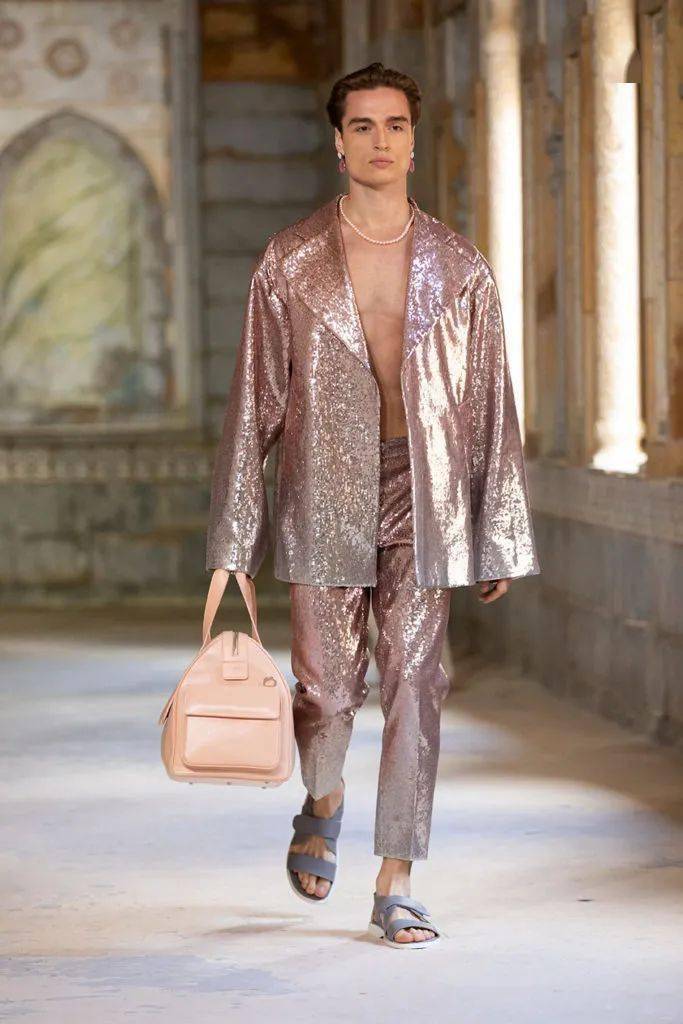 秀场【秀场】2022 春夏成衣系列 – GEORGES HOBEIKA