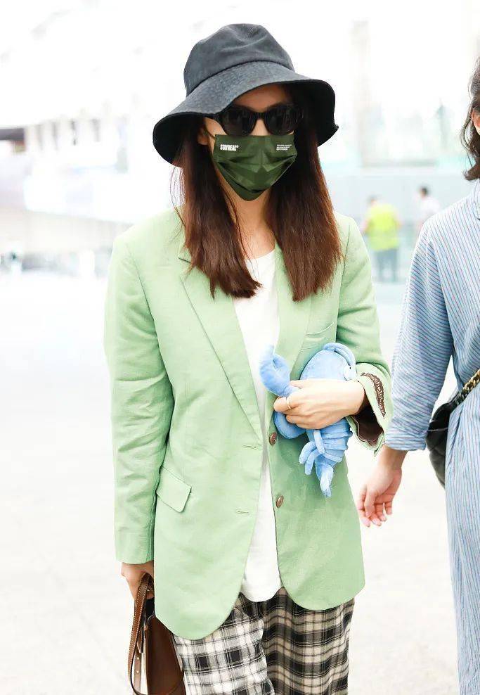 西裤 不论多冷,一进屋就恢复辣妹风