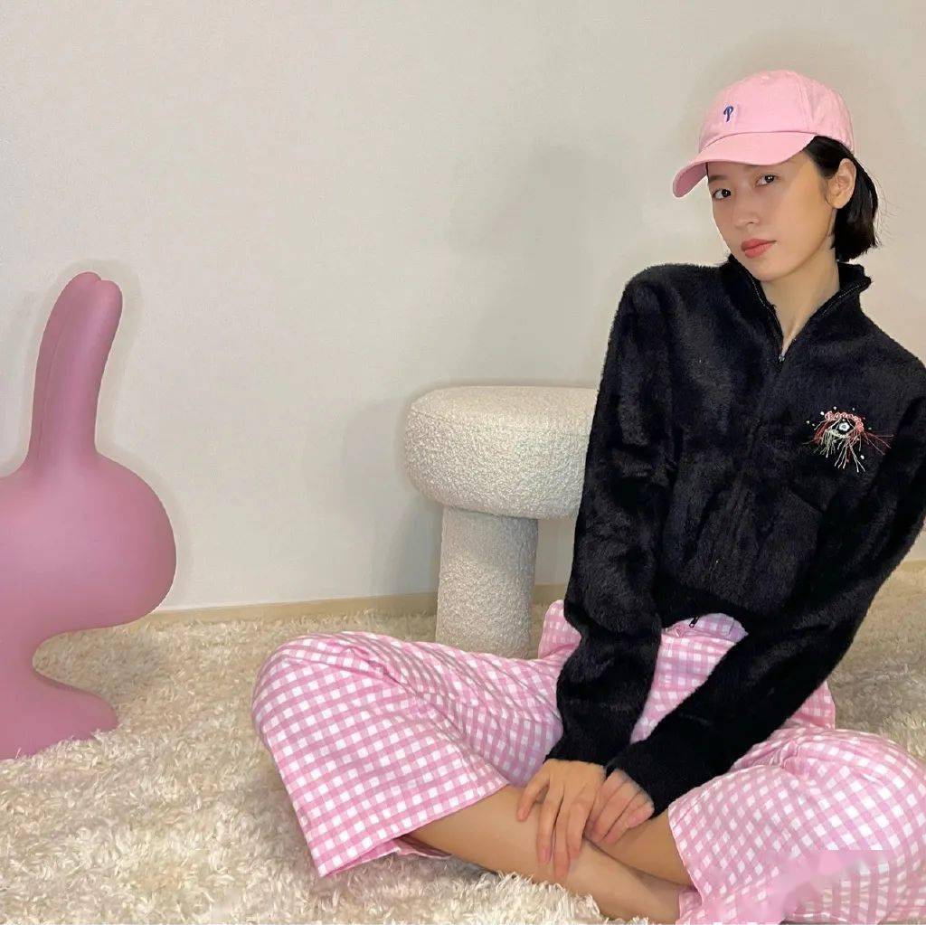 西裤 不论多冷，一进屋就恢复辣妹风