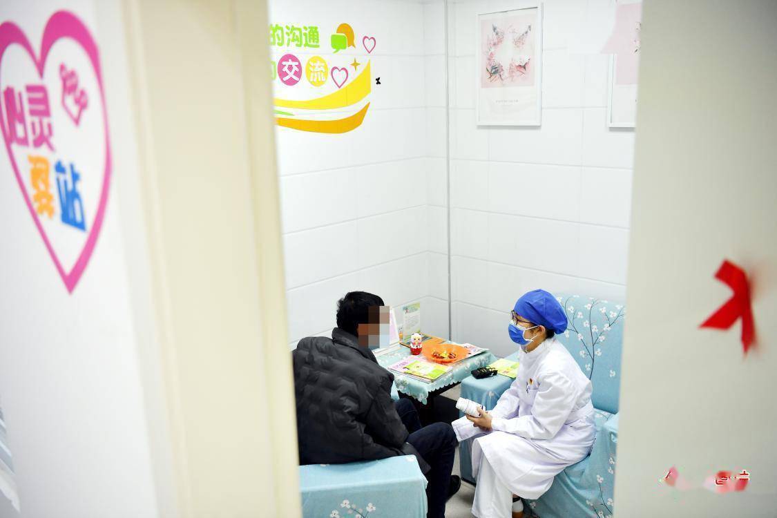 南丁格尔|【光明图刊】与“艾”同行 用爱相随