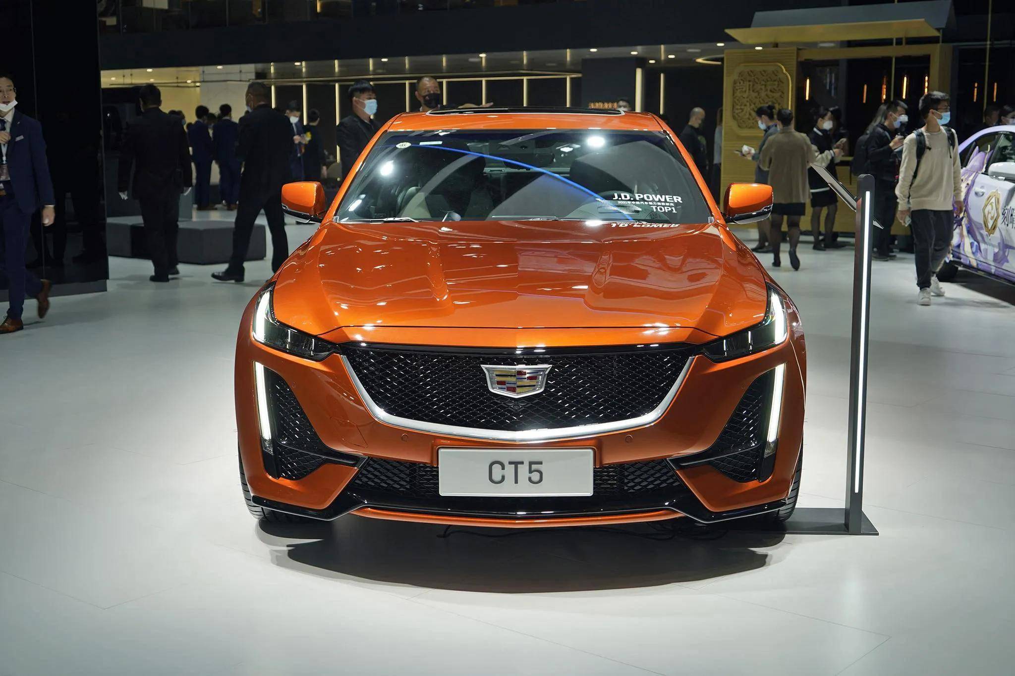 拳打宝马3系脚踢奔驰c级2022款凯迪拉克ct5亮相内外蜕变