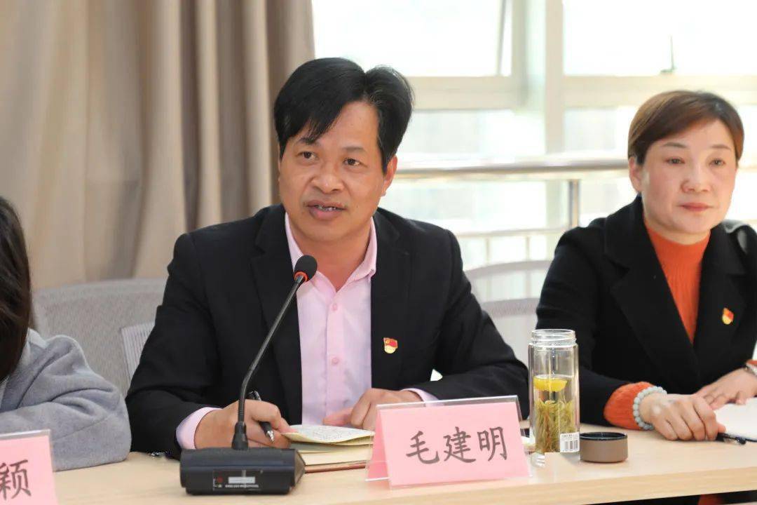 守初心鼓干劲谋实招新埭镇召开2022年村社区工作思路汇报会