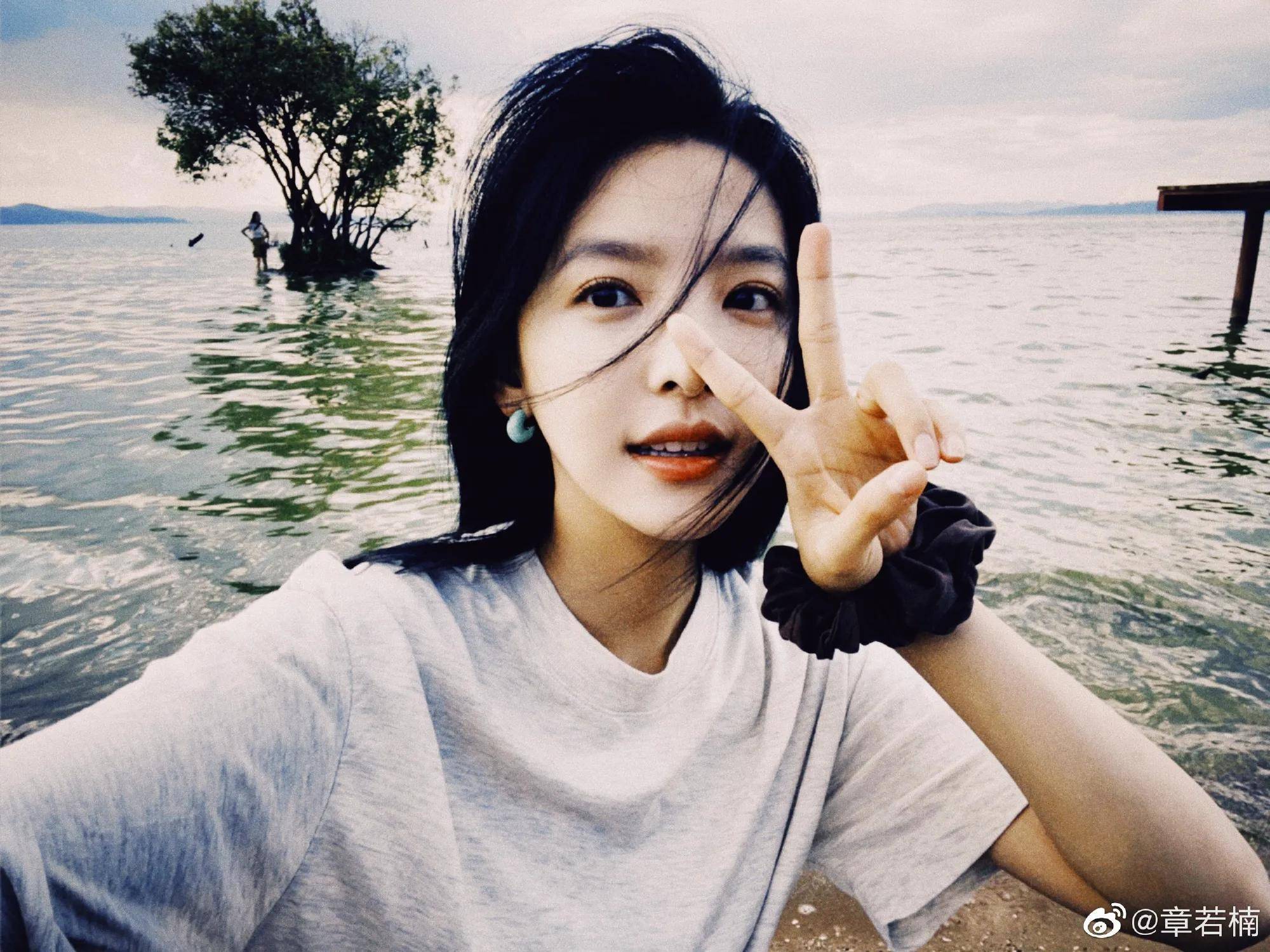 章若楠有神的眼睛清新的面庞可甜可美