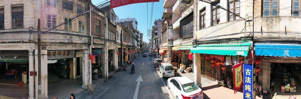 东莞石龙中山路老街 据何焕坚介绍,石龙"民国四杰"中,除了林直勉外,莫