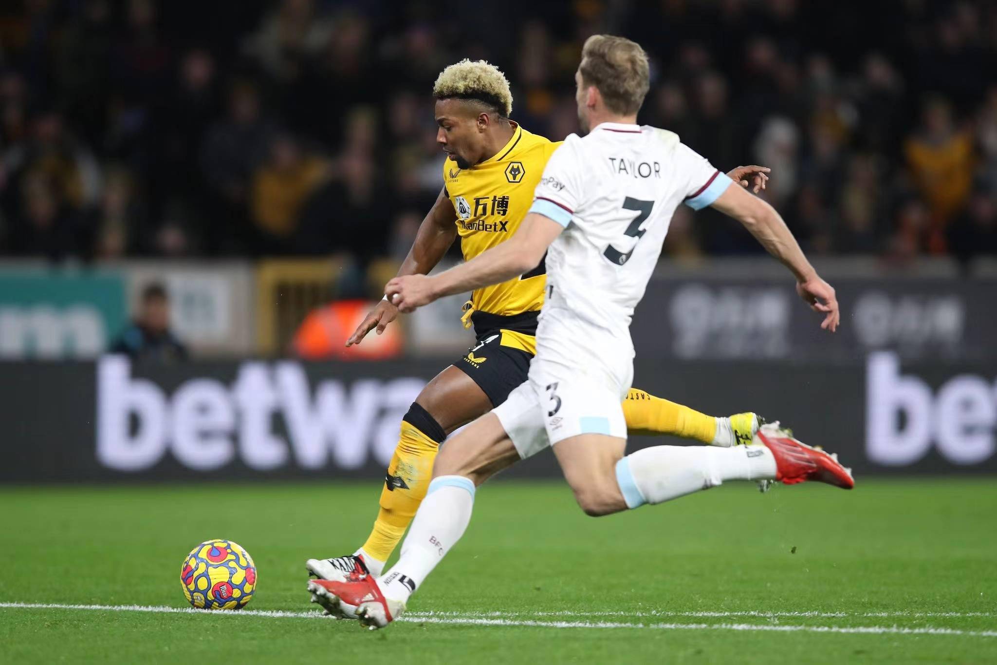 2亿劲旅爆冷遭保级队逼平,联赛2轮不胜跌至第6_伯恩利_狼队_比赛