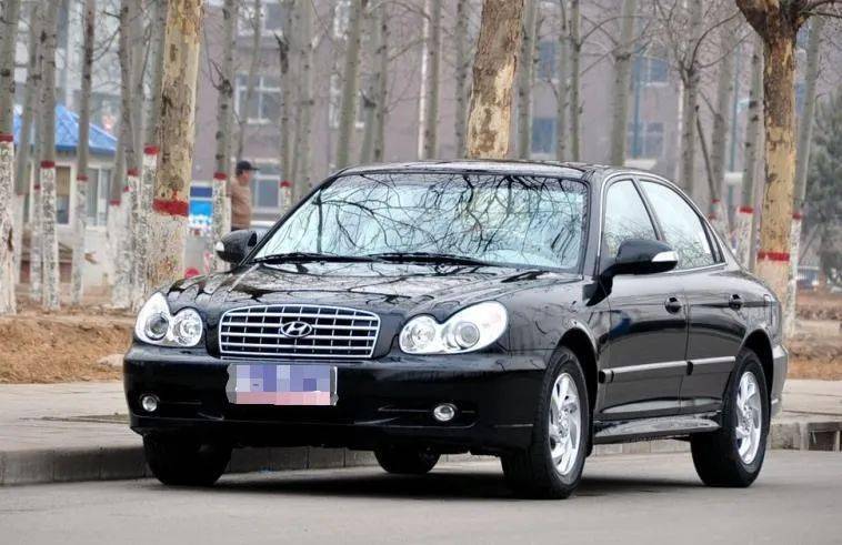 2002年上市的第五代索纳塔,作为北京现代首款车型,一经面市就取得不错
