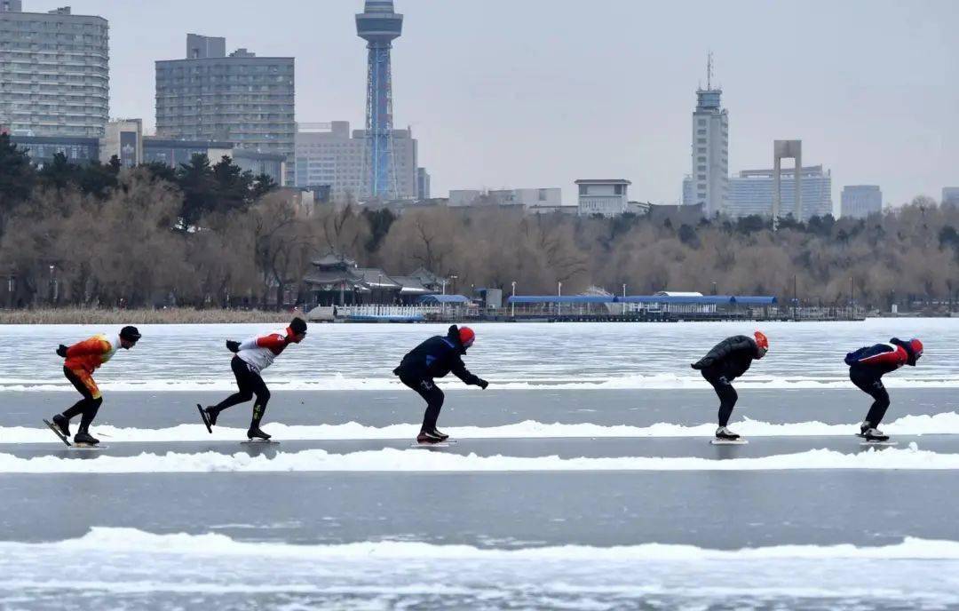 长春市南湖公园滑冰场图片