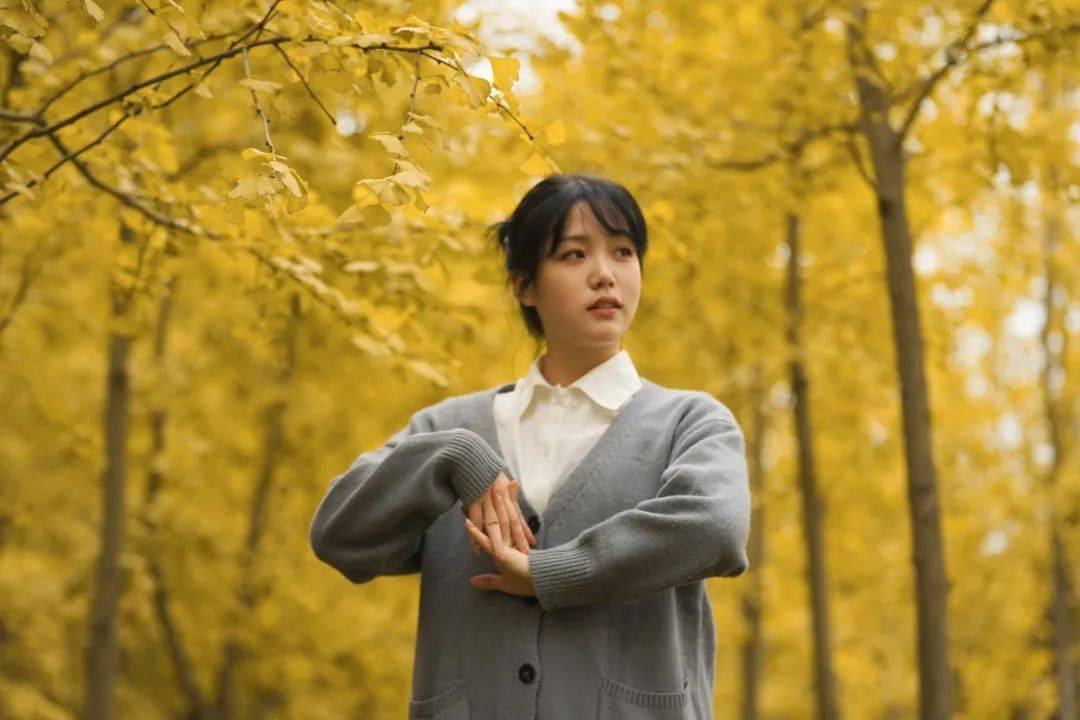 月摄影@chja03摄影@余娅晴把思念送给你把属于西华的秋日记忆送给你然