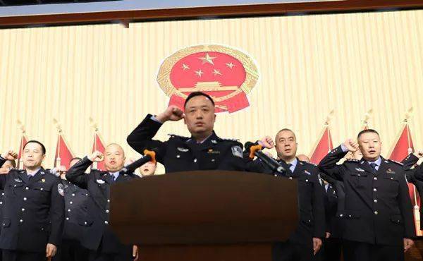 【宪法宣传周】桃江县公安局举行宪法宣誓仪式_县人民政府_吴斌领