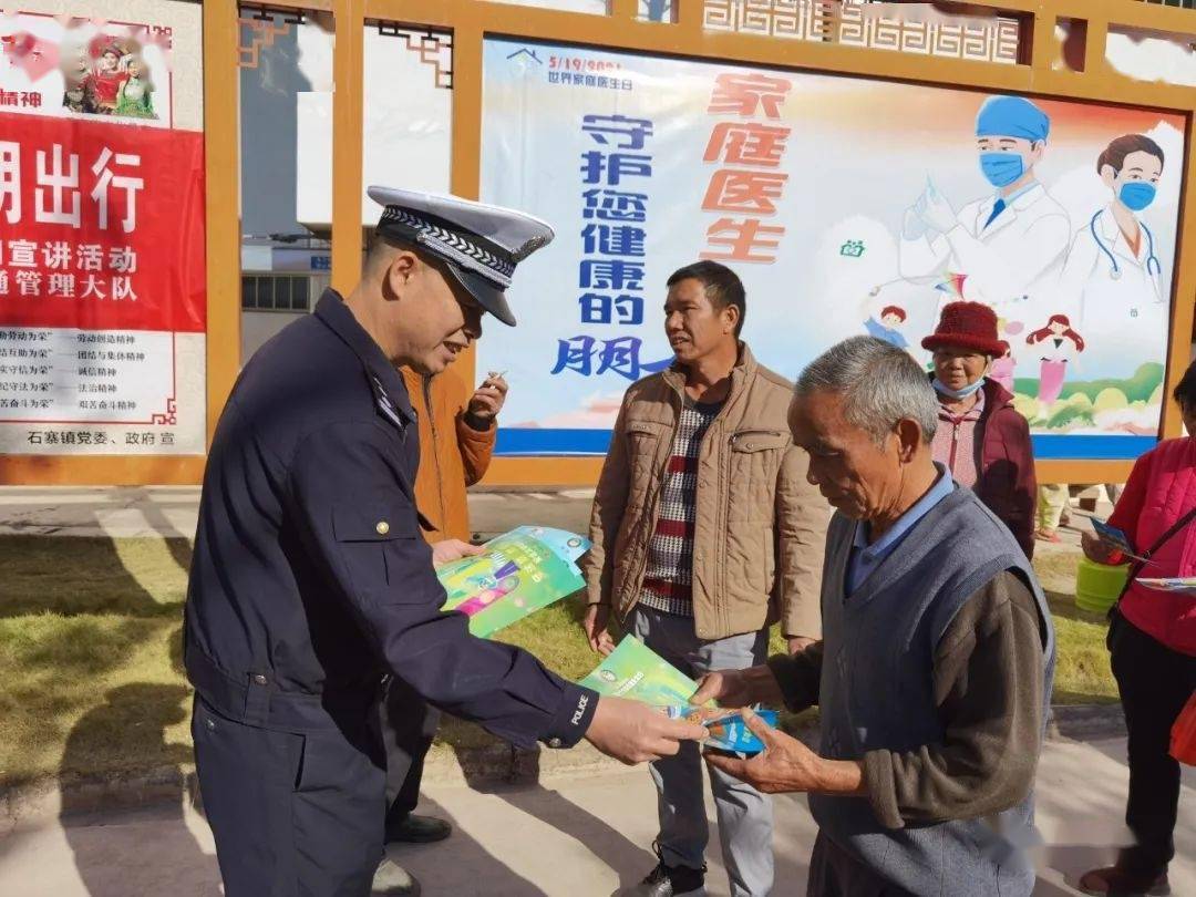 【122全国交通安全日】容县交警进农村宣讲交通安全_活动_群众_乡村