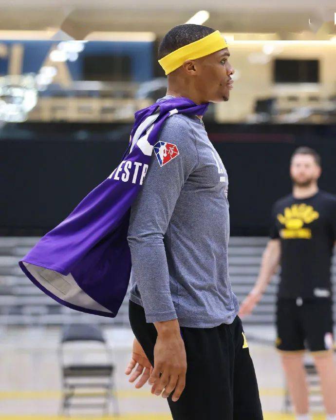 CBA|反轉(zhuǎn)！詹姆斯被“捅”8次，湖人又變陣了