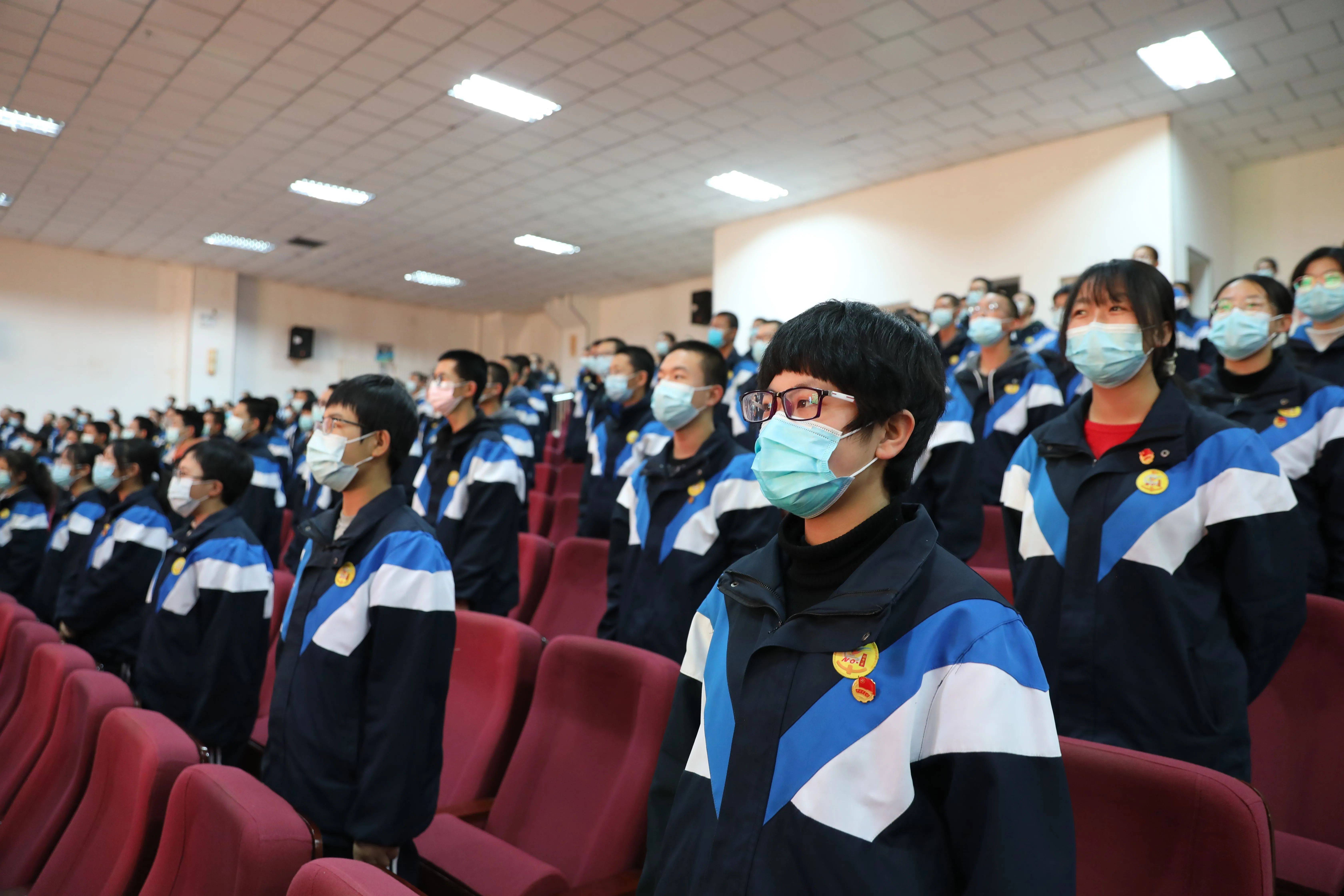 今天,固原一中这场晨读,让《宪法》"声"入人心!