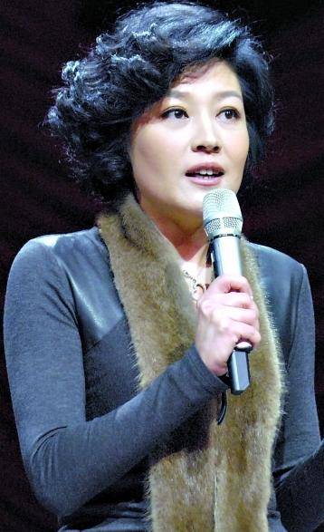 李咏妻子哈文传来喜讯,本人亲自晒照片官宣,网友纷纷送上祝福_女儿