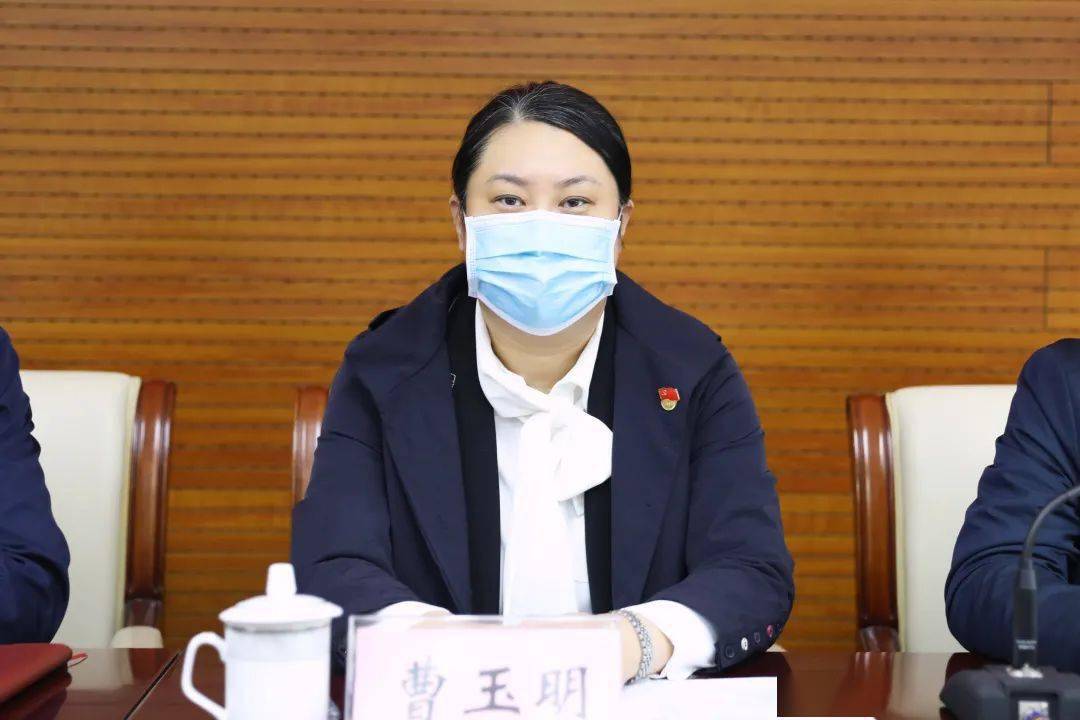 区人力社保局党组书记,局长李卫华,党组成员,副局长裴丽红,社保中心