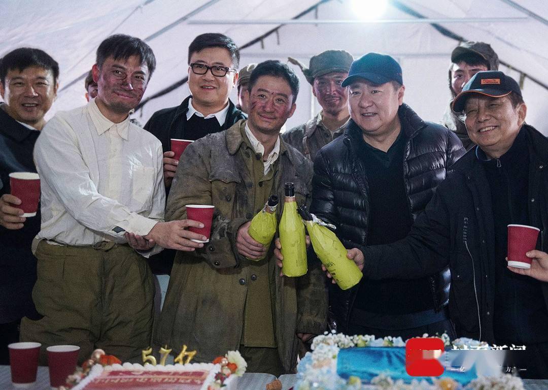 吴京|著名制片人于冬《长津湖之水门桥》片场探班 慰问吴京、易烊千玺