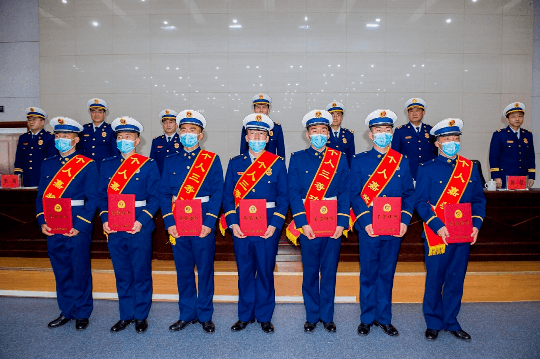 宁夏消防救援总队举行2020年新招录消防员授衔暨2021年新招录消防员开