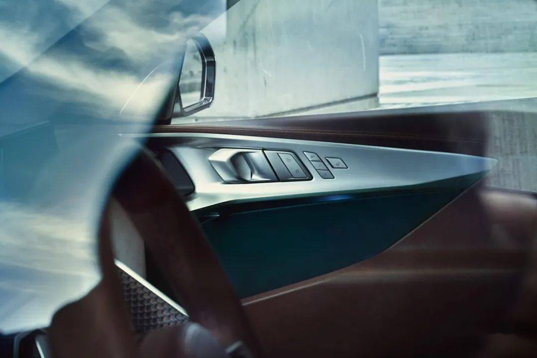 大鼻孔新钜献 Bmw Concept Xm M首款phev豪华休旅 设计 高性能 Gmbh