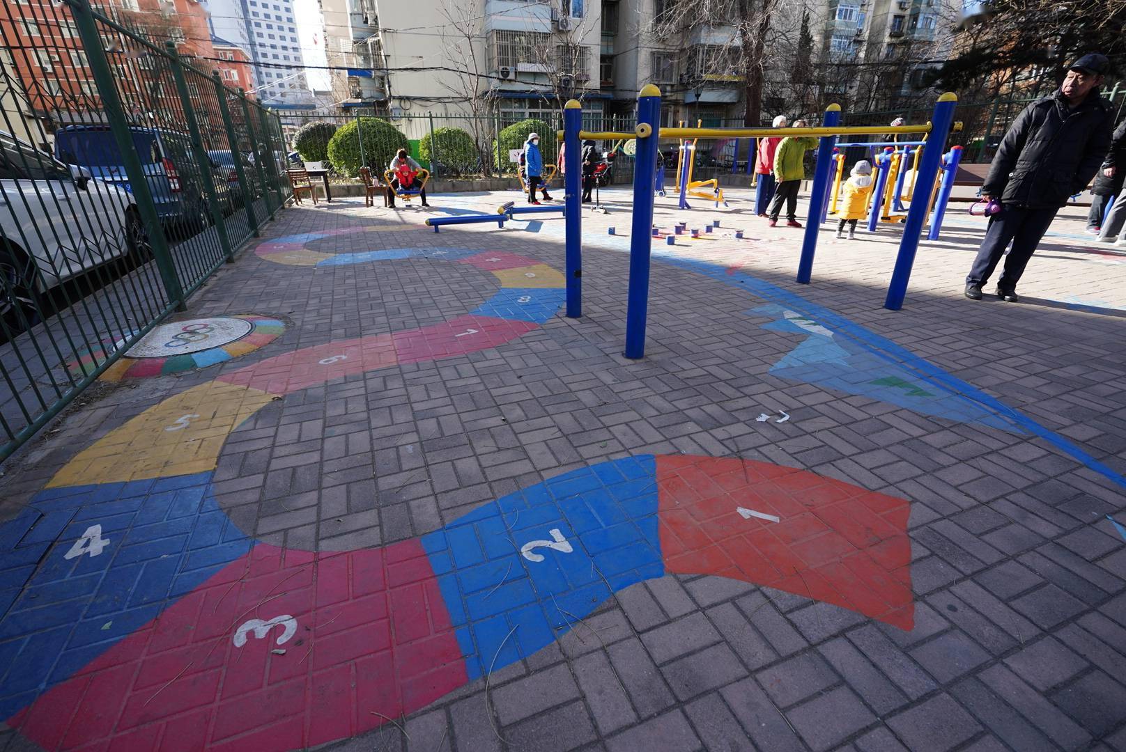 社区健身场所"微整形"整出冬奥园地_广场_亚运村街道_冰雪