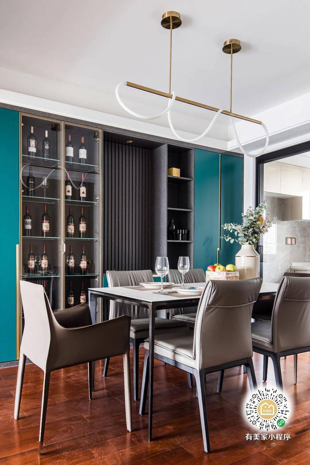 整墙式餐边柜,  掩门收纳,开放式储物格,中部操作台,储酒格,抽屉等