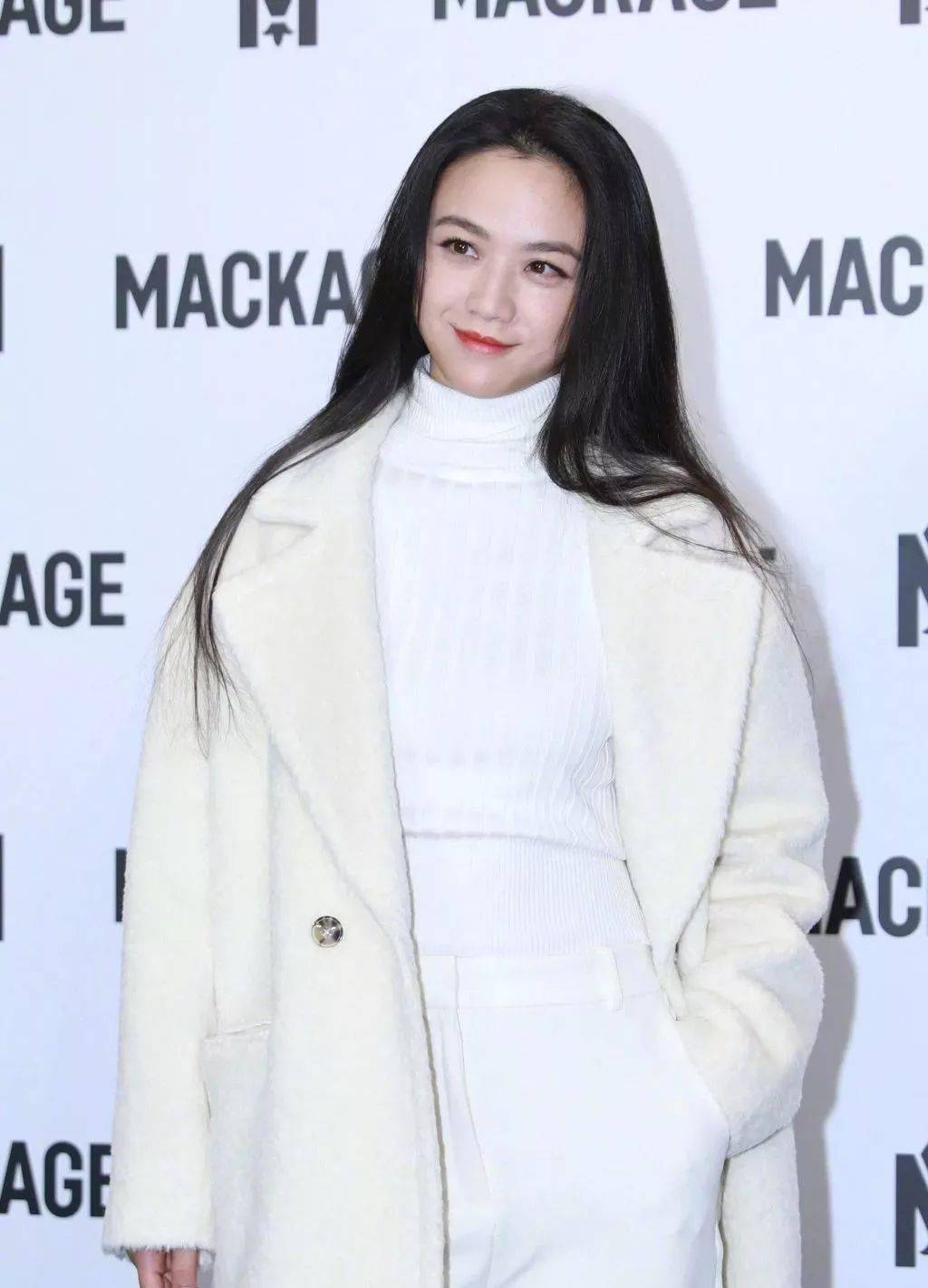 毛衣 果然,大圆脸就是要这样穿「烟管领」才好看!