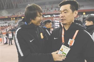 媒体|国足换帅 李铁下，李霄鹏上