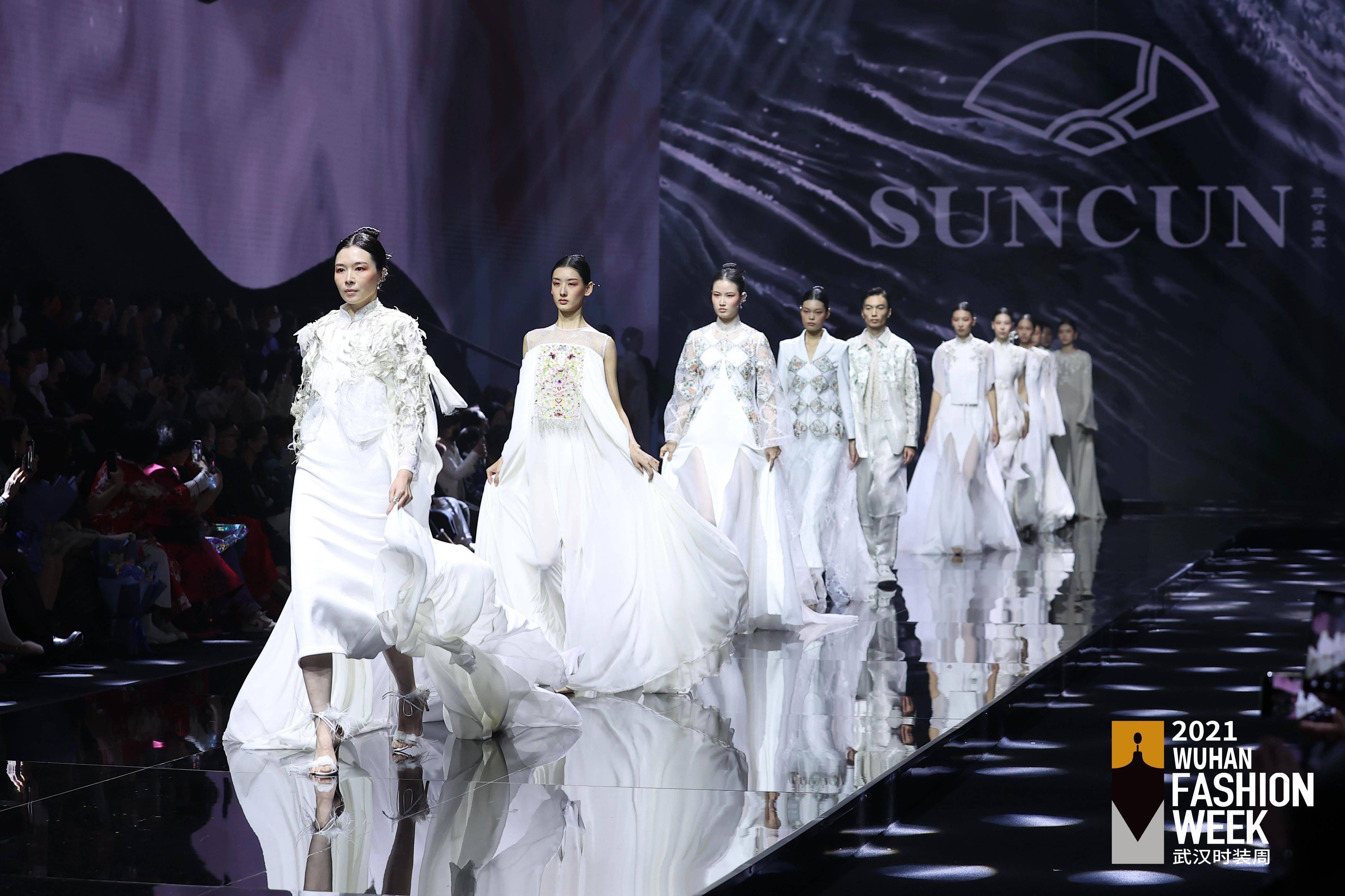 2021武汉时装周一场大秀十年历程东方宾利如何揭开汉潮序幕