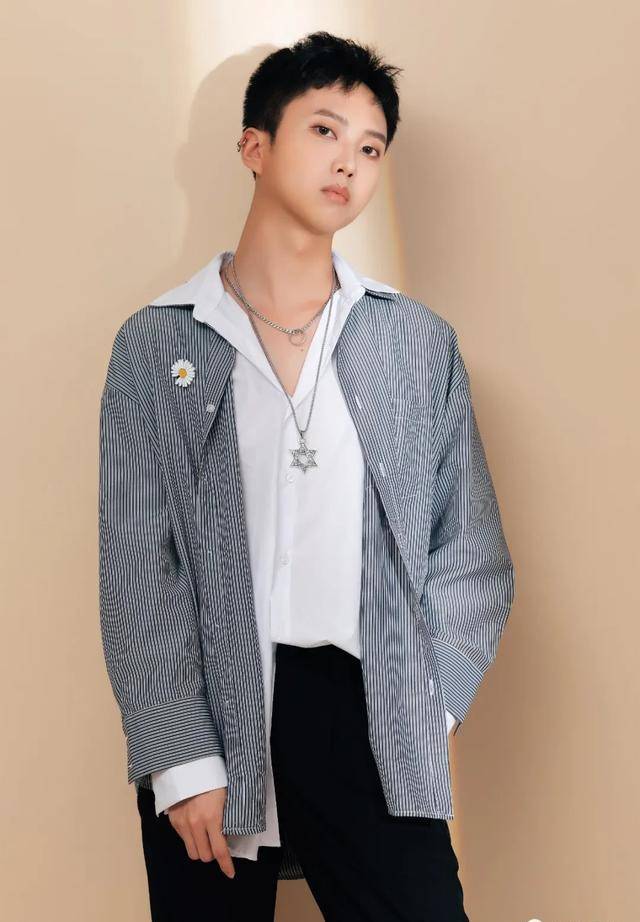 帝尊嘉禾模卡精选: 眉清目秀,清新俊逸子安