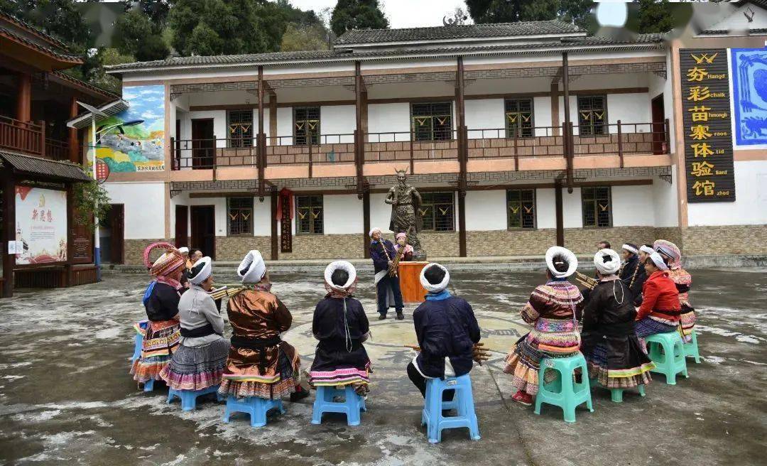 六中全会精神在基层仁怀后山乡双语宣讲进村寨入民心