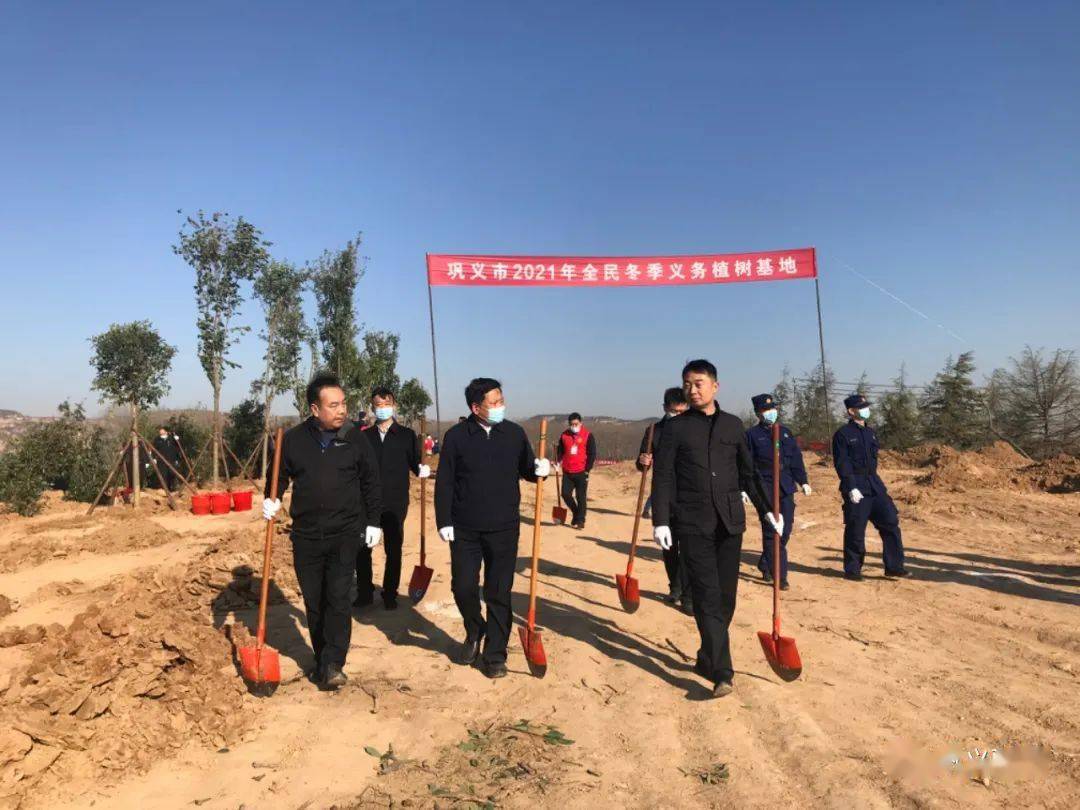 12月4日上午,市四大班子领导袁聚平,冯献峰,李占龙,赵凯,景秀香,李猛