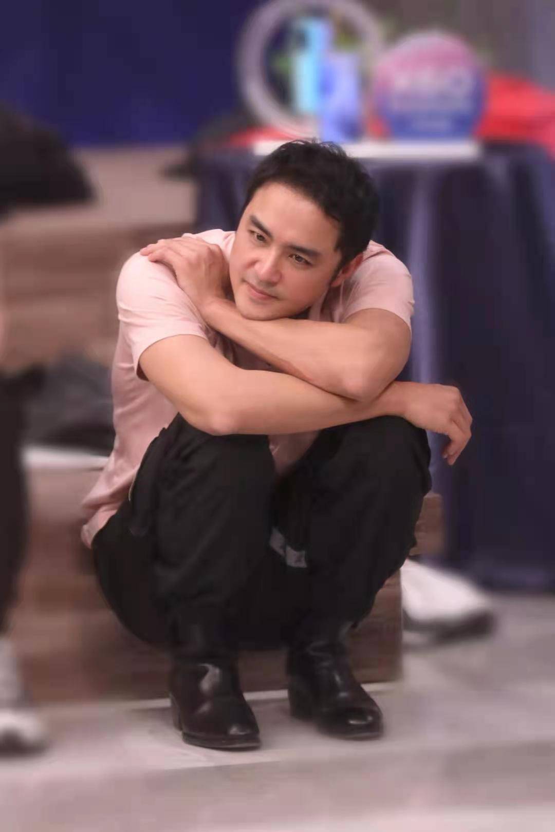 追光吧哥哥明道热搜担当颠覆形象舞台炸裂呈现