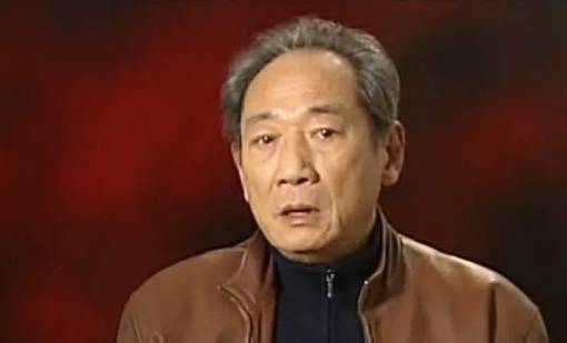 而他的妻子洪融,同样也是一名优秀的电视女演员,两人的女儿李芸,可能