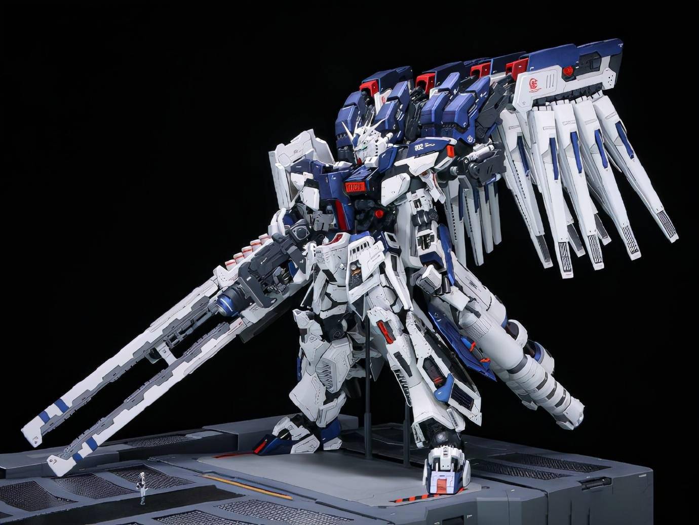 背包搭载翻倍,机动战士重装海牛高达模型