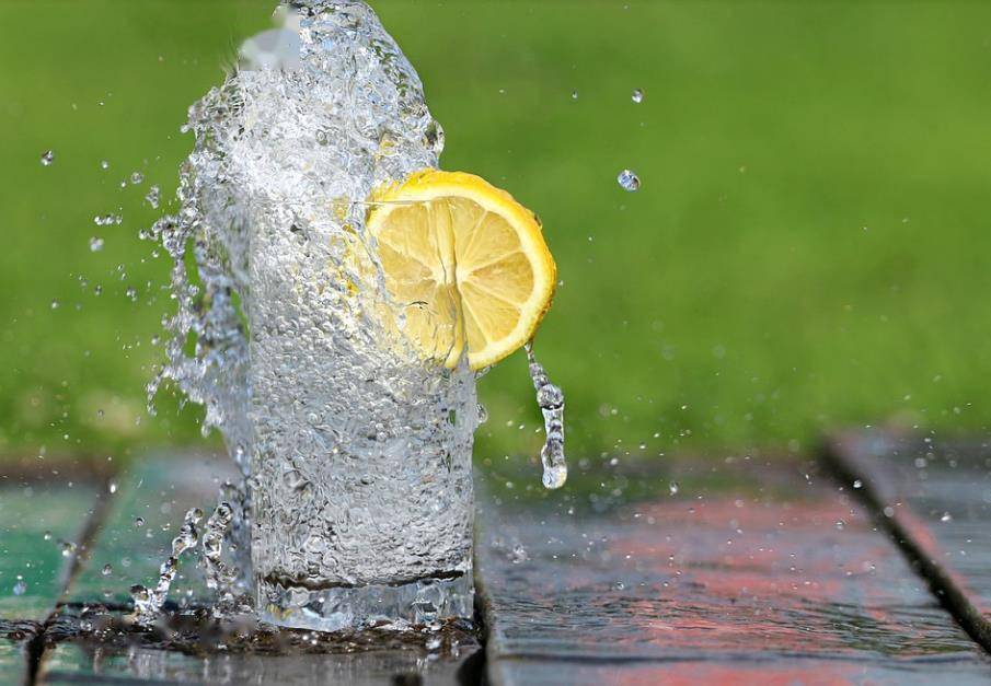 降低|痛风患者吃哪些食物？这3种食物挑着来吃，尿酸往下降