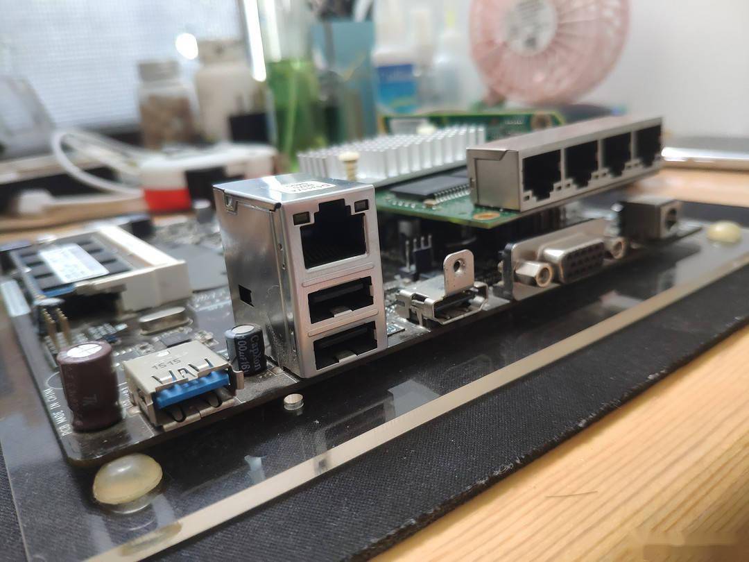 华硕j2900主板做软路由分享改网卡横置和替换小固态